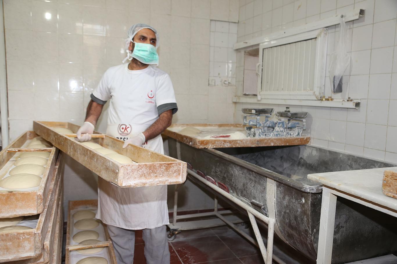 Fırıncılar, salgın nedeniyle ekmek üretiminde hijyene daha çok önem vermeye başladı